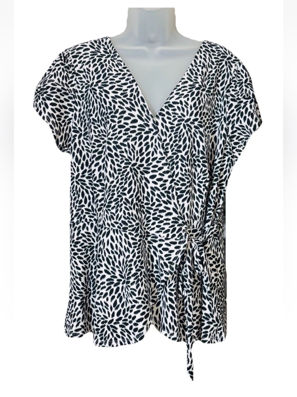 AUW Top Womens 1X Black White V-Neck Faux Wrap Tie Peplum Short Sleeves